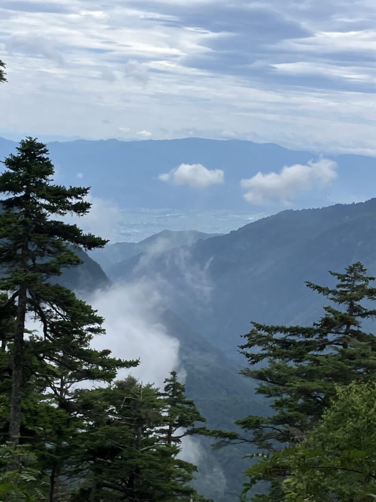 燕岳登山途中からの眺め