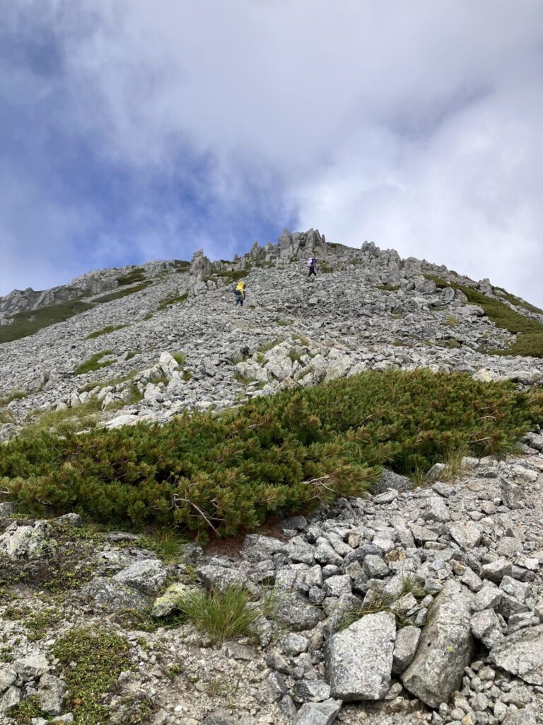 あの先が別山頂上か？