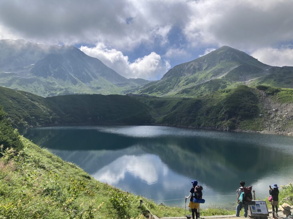 朝の立山の絶景に後ろ髪を引かれながら、室堂を後にした。