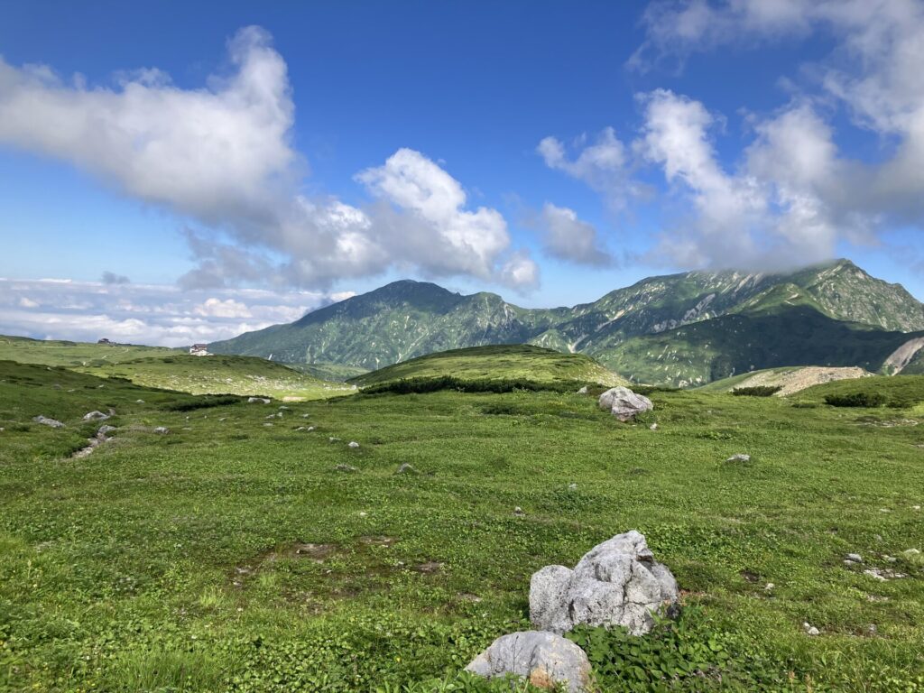 朝の立山の絶景に後ろ髪を引かれながら、室堂を後にした。