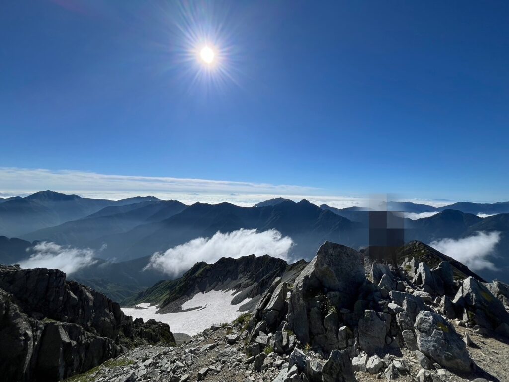 雄山からの快晴の中の眺め。