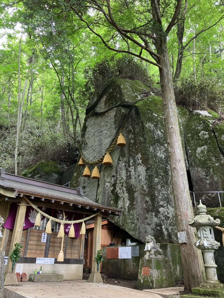 石割神社