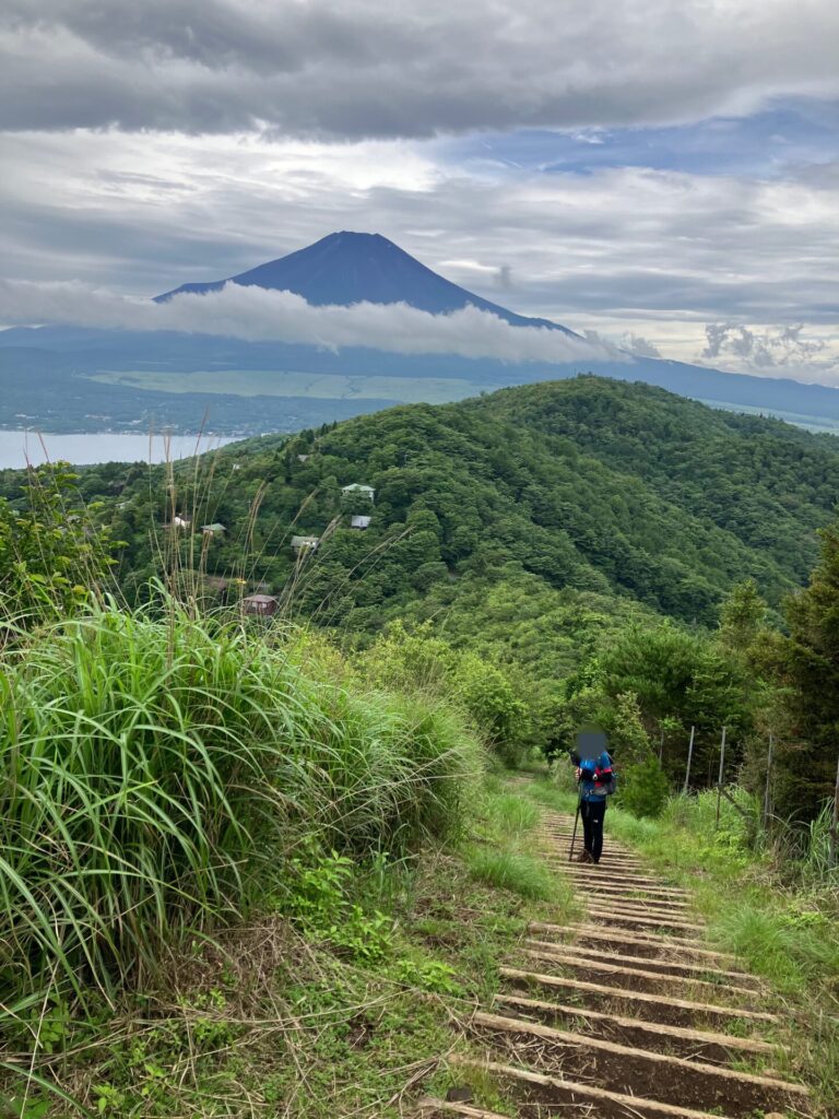 石割山から大平山へ行く途中からの富士山